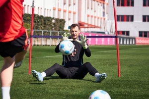 九游体育官网-拜仁介绍今日训练：帕夫洛维奇、诺伊尔均恢复有球训练