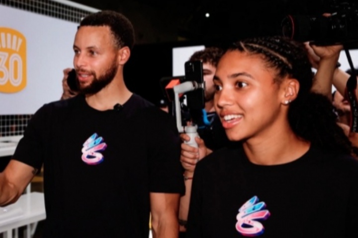 九游体育app-库嫂放心！佩奇女友跟库里中国行：很激动看到重庆的火热！