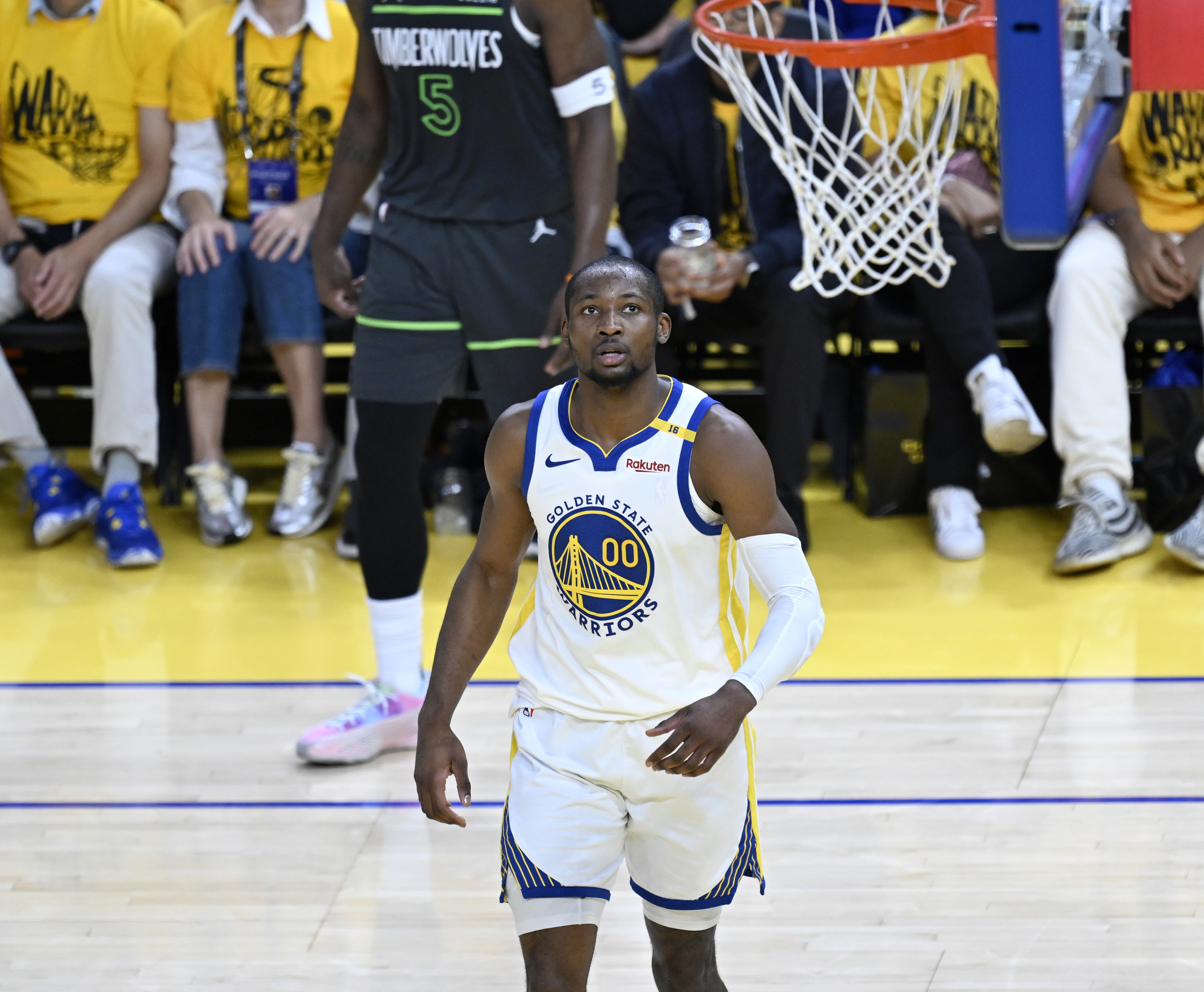 九游体育官网-两败俱伤！勇记：若库明加签了资质报价 那他将毫无交易价值