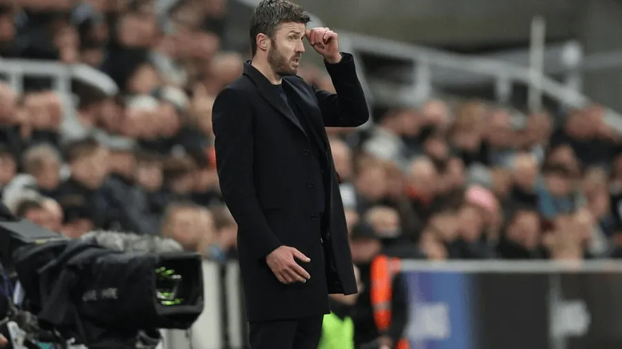 九游体育-卡里克：虽然这样说让我难受，但10人的纽卡配得上战胜曼联