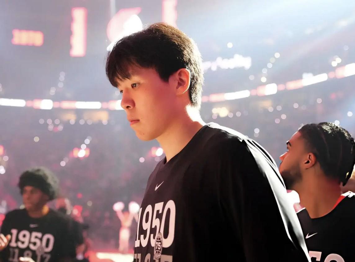 9体育-NBA中国官网：杨瀚森最近有个“不成文义务”，给伤员当“陪练”